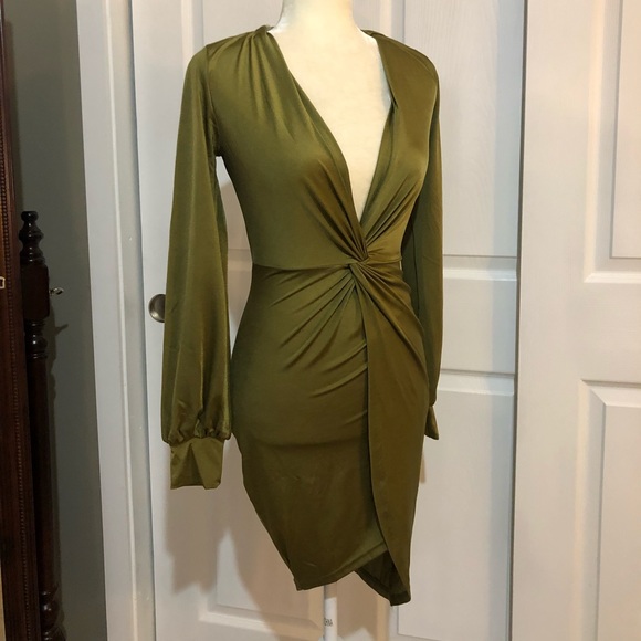 ❣️50%Off❣️ Twisted V Plunge Dress - Picture 5 of 11